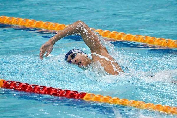  18岁张展硕，中国游泳公开赛400自惊艳夺冠；本赛季世界领先，媲美霍顿里约巅峰时刻。 体育新闻