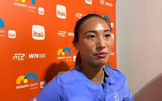  郑钦文反思中网选择，迈阿密逆转展现韧性。 体育新闻 郑钦文反思中网选择，迈阿密逆转展现韧性。 体育新闻