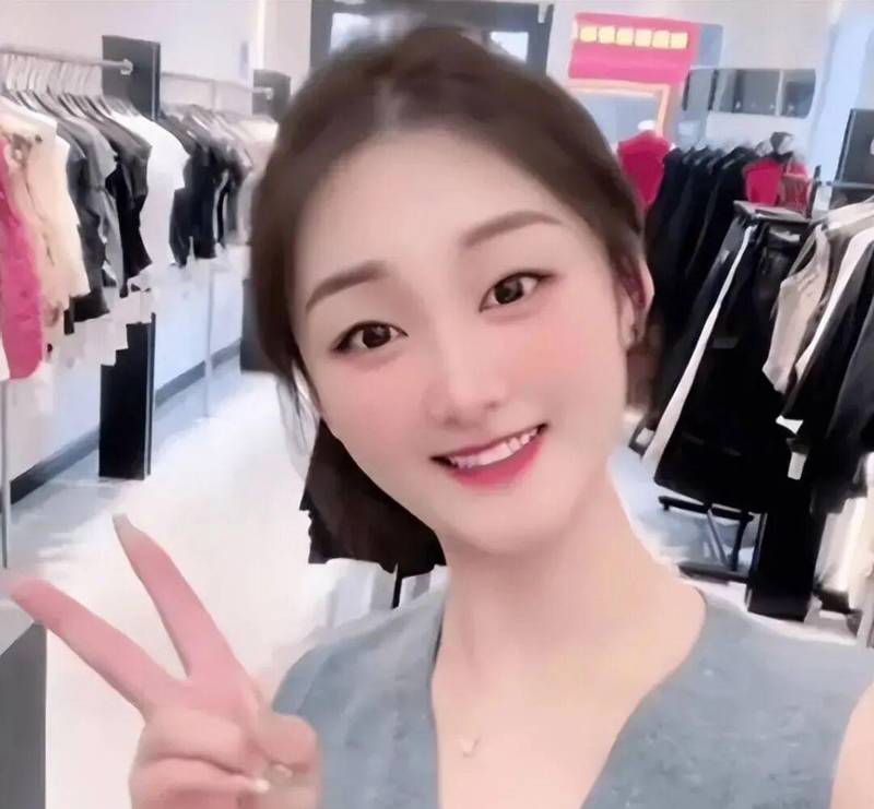  网红流量反噬：陈亚男直播现状折射出的职业素养缺失 新闻