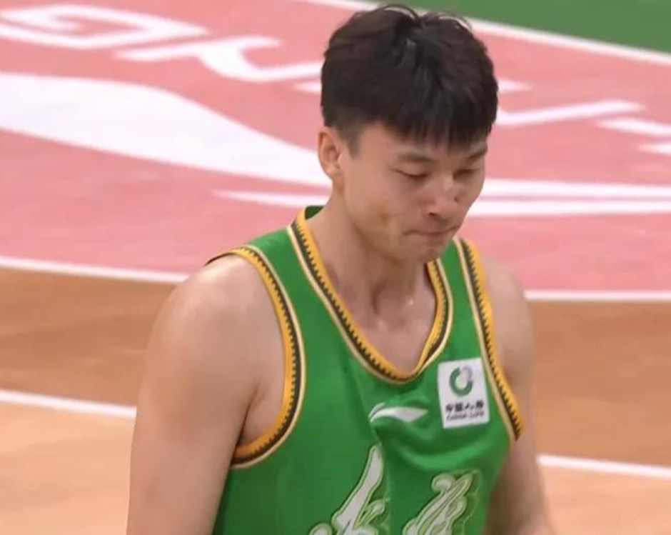  从三连败到险被逆转，山东男篮的困境里藏着多少人的影子？ 体育新闻