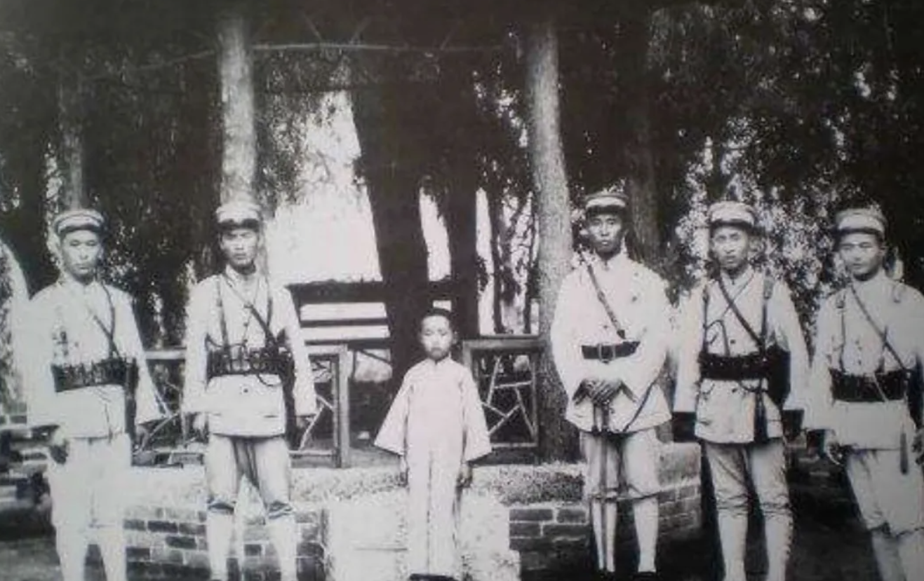  衍圣公制度的九百年兴衰：从孔令贻绝嗣危机到孔德成的历史见证 新闻