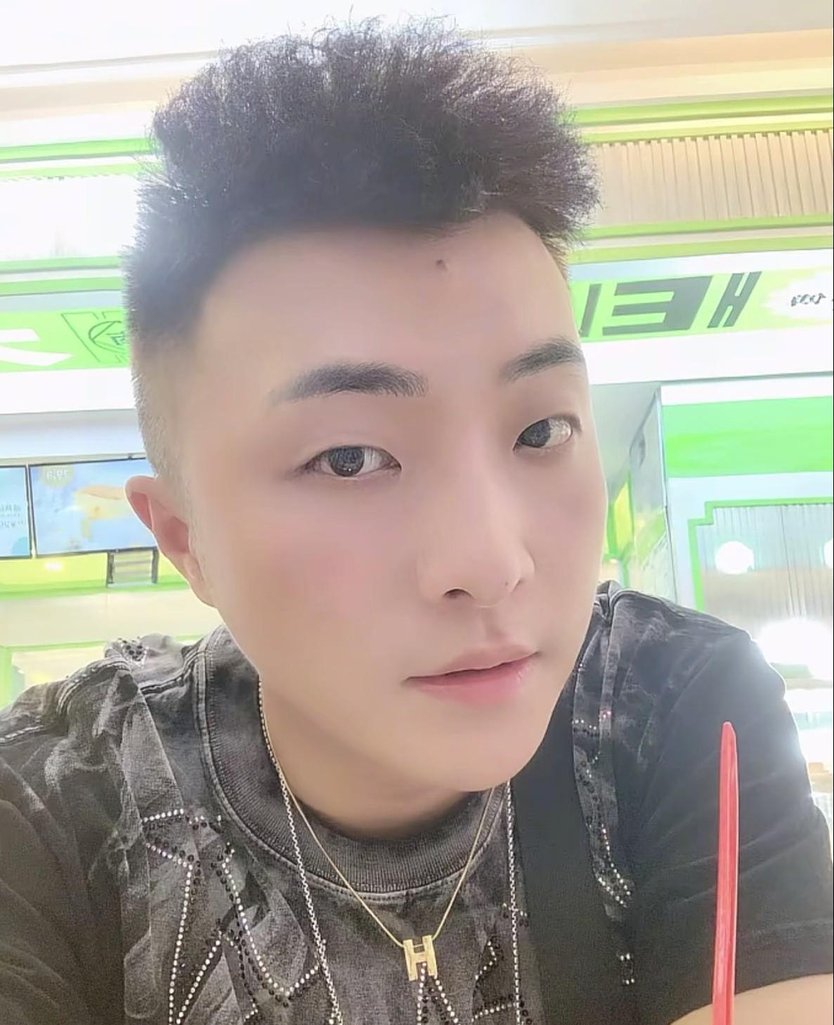  【健康警示】36岁银行职员猝死：心血管疾病的三个致命诱因与科学预防指南 健康养生